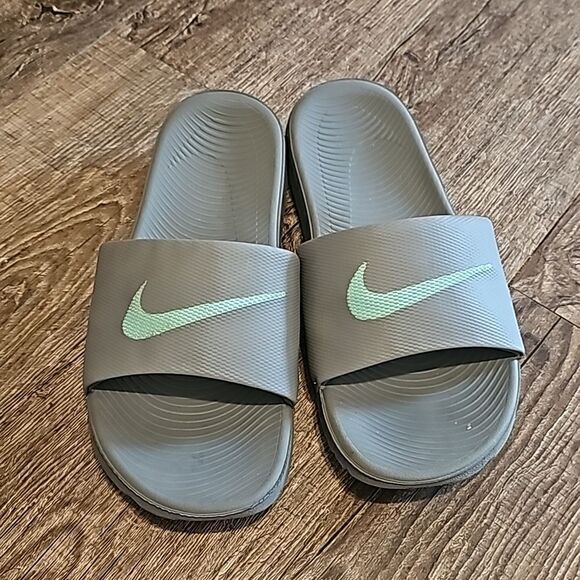 Grey nike slides  - Picture 1 of 5